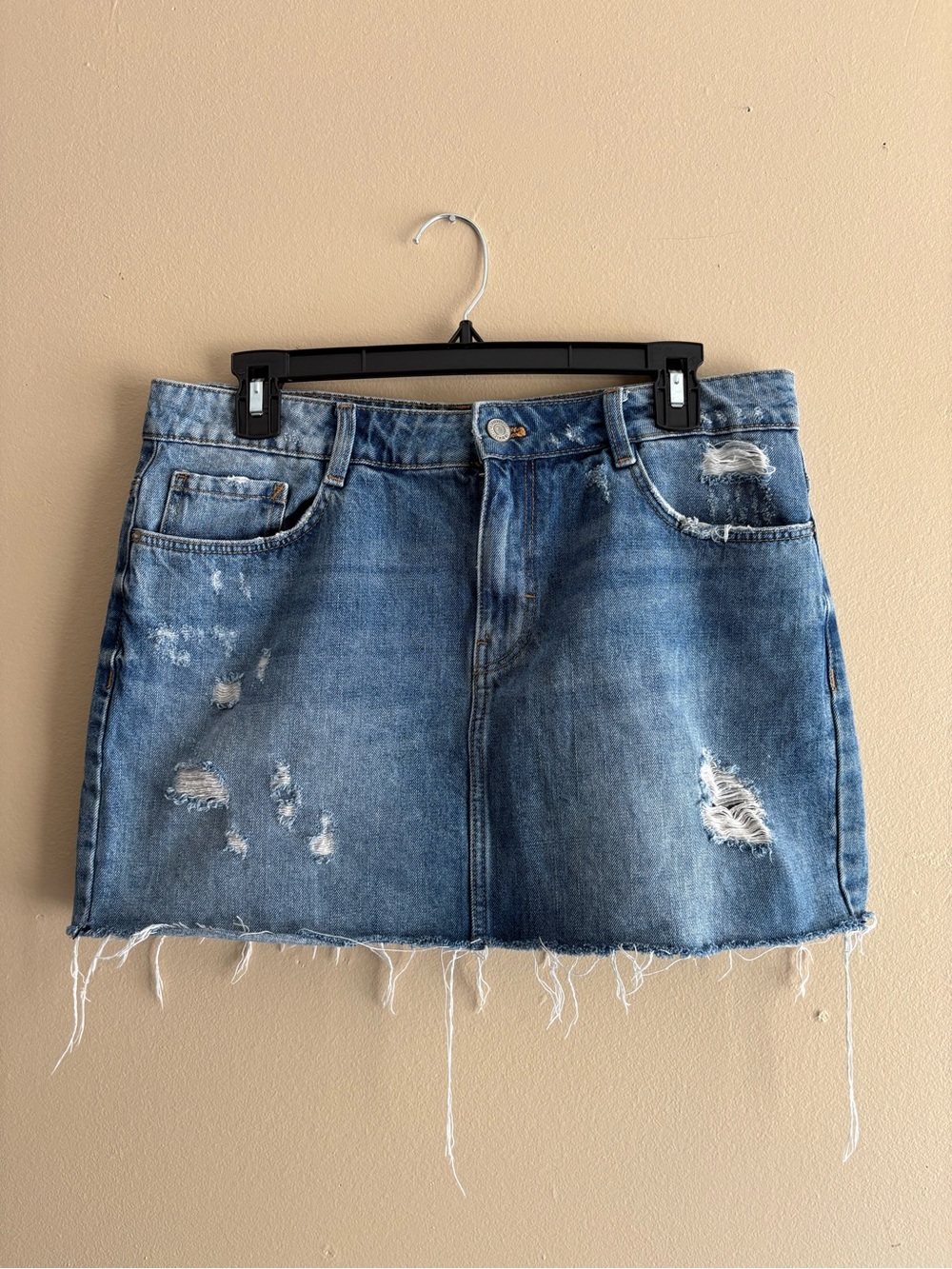 Zara Distressed Denim Mini Skirt Size Large Raw Hem Blue Jean Skirt